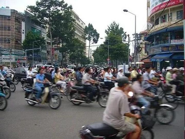 Tỏa Sáng Trên Mạng Xã Hội: Chuyên Gia Trang Điểm & Hotspot Matrix